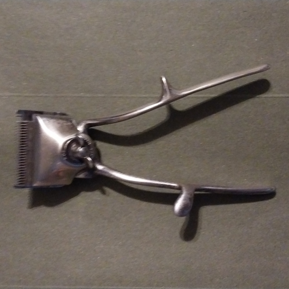 Vintage 1930s Ace Barber Hand Clippers Operational Excellent Condition.